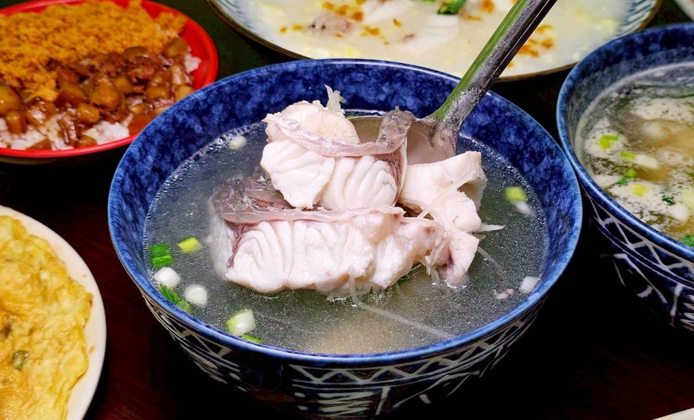 在地人狂推！鱸魚石斑鮮到爆，還有魚鬆滷肉飯秒殺味蕾！