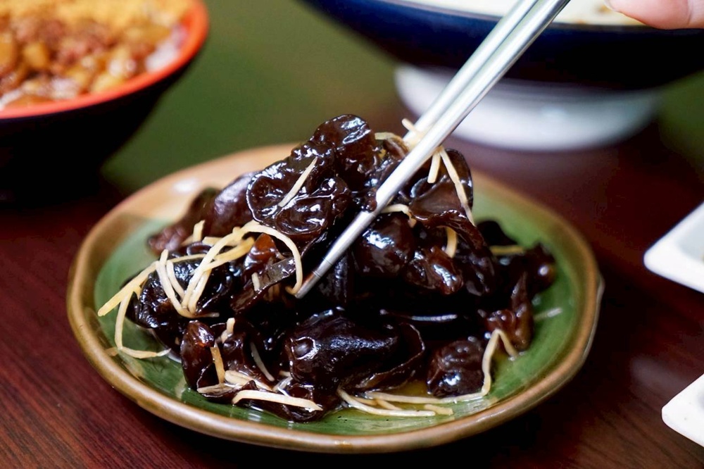 在地人狂推！鱸魚石斑鮮到爆，還有魚鬆滷肉飯秒殺味蕾！