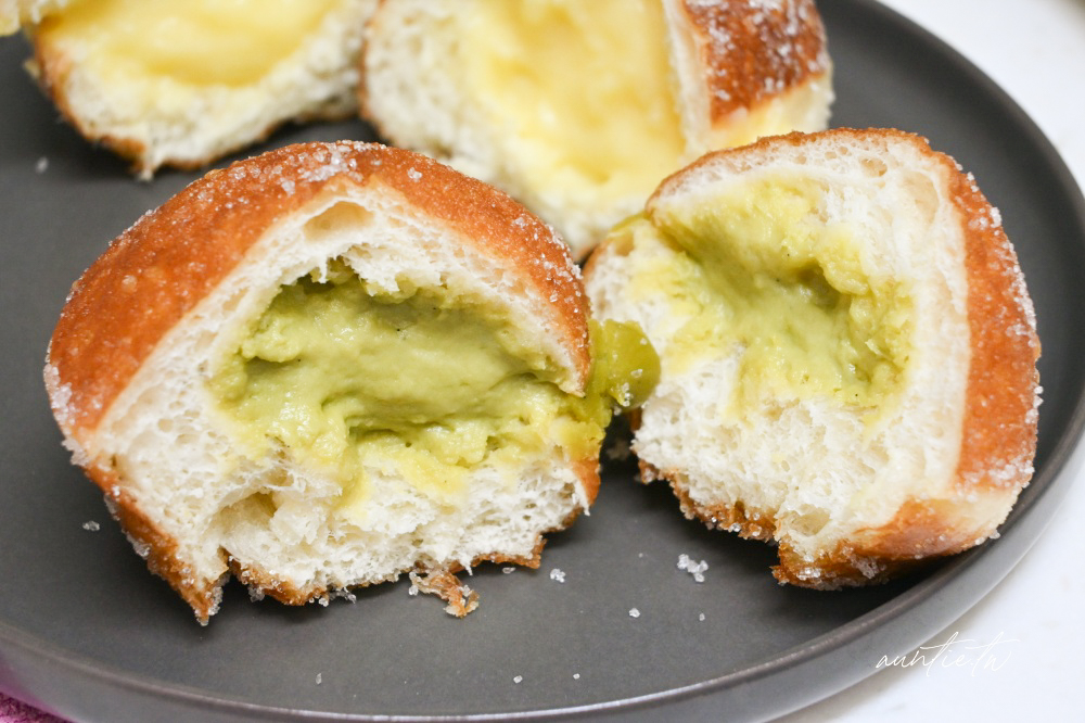 內湖麵包店必吃!峰焙多拿滋口味超多,開心果、紅豆肉桂、法式檸檬都有。