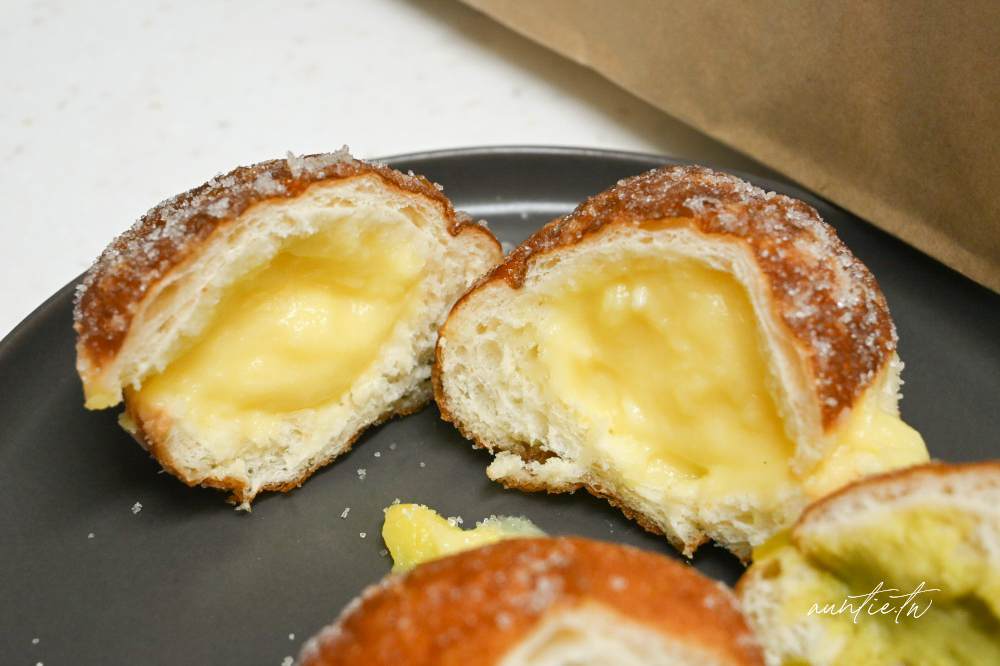 內湖麵包店必吃!峰焙多拿滋口味超多,開心果、紅豆肉桂、法式檸檬都有。