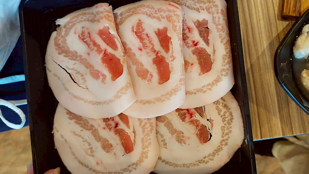 美食｜【高雄楠梓美食】Kaohsiung花築壽喜燒Plus吃到飽餐廳 ，最佳聚會餐廳與精緻美食