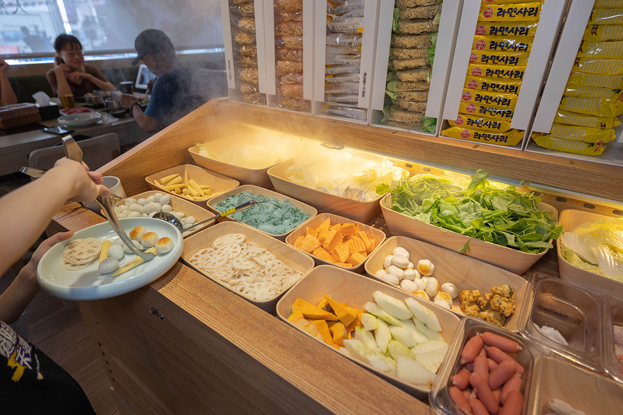 台北大同區4.8分吃到飽火鍋！和田PLUS+ 南西店 火鍋吃到飽｜活動限定2人同行送大肉盤一份，必吃中山捷運站美食推薦，2025大同區宵夜餐廳推薦