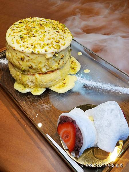 開心果草莓大福-成真咖啡中山藏藝所店 (2).jpg