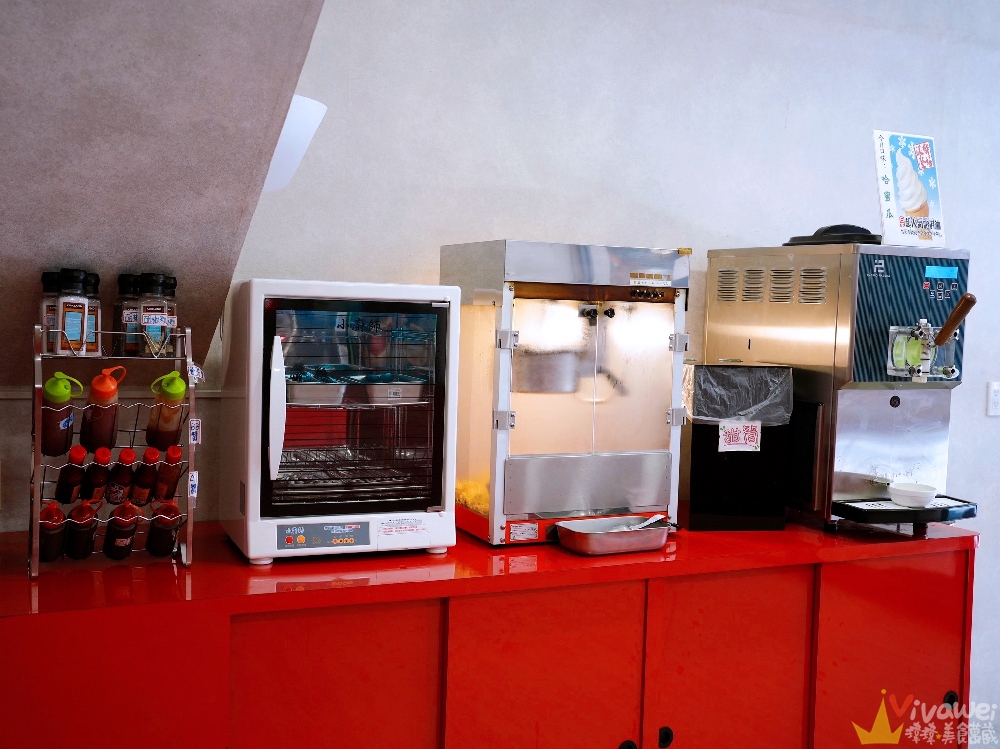 【紅吱吱牛排】平價排餐只要180元起~可免費加麵一次!自助吧享濃湯,爆米花,抹醬吐司,冷熱飲,霜淇淋免費吃到飽!