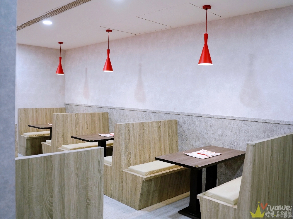 【紅吱吱牛排】平價排餐只要180元起~可免費加麵一次!自助吧享濃湯,爆米花,抹醬吐司,冷熱飲,霜淇淋免費吃到飽!