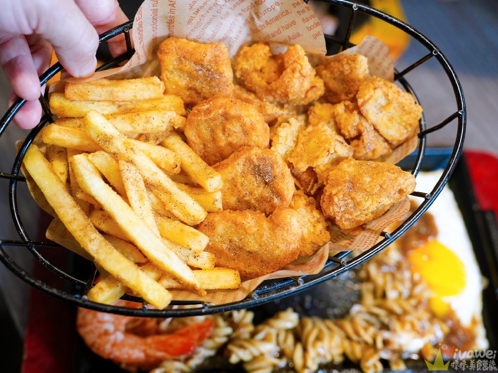 【紅吱吱牛排】平價排餐只要180元起~可免費加麵一次!自助吧享濃湯,爆米花,抹醬吐司,冷熱飲,霜淇淋免費吃到飽!