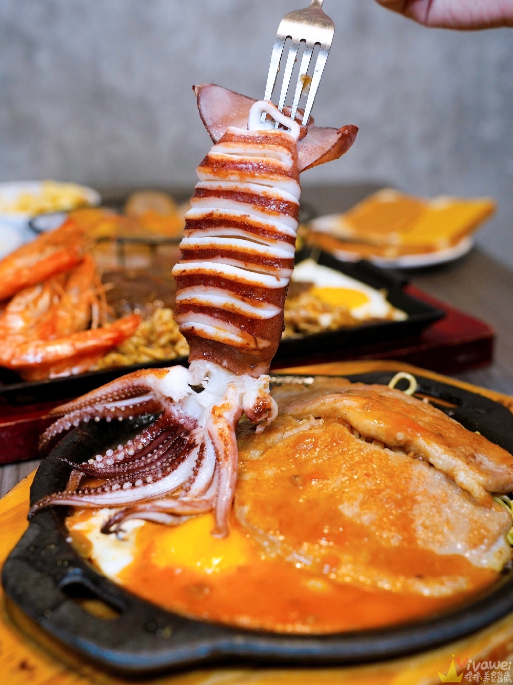 【紅吱吱牛排】平價排餐只要180元起~可免費加麵一次!自助吧享濃湯,爆米花,抹醬吐司,冷熱飲,霜淇淋免費吃到飽!