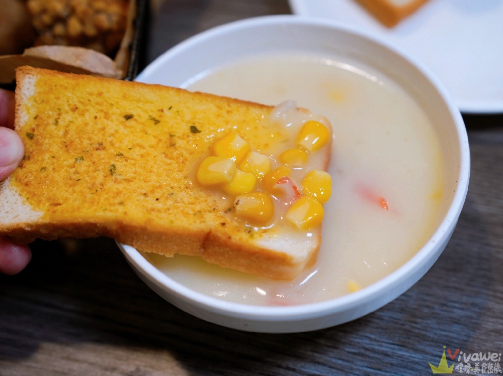 【紅吱吱牛排】平價排餐只要180元起~可免費加麵一次!自助吧享濃湯,爆米花,抹醬吐司,冷熱飲,霜淇淋免費吃到飽!