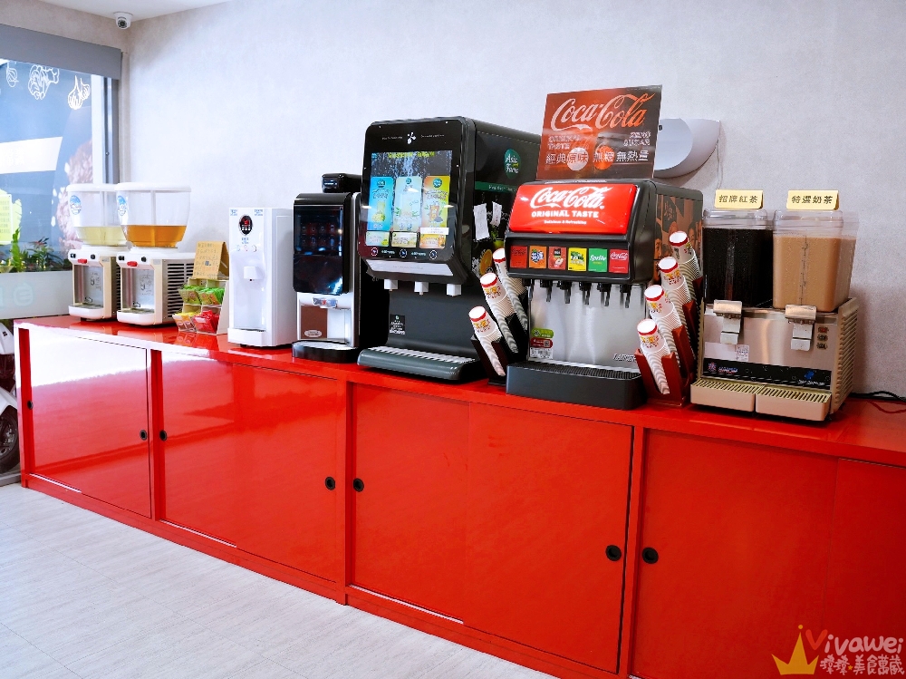 【紅吱吱牛排】平價排餐只要180元起~可免費加麵一次!自助吧享濃湯,爆米花,抹醬吐司,冷熱飲,霜淇淋免費吃到飽!