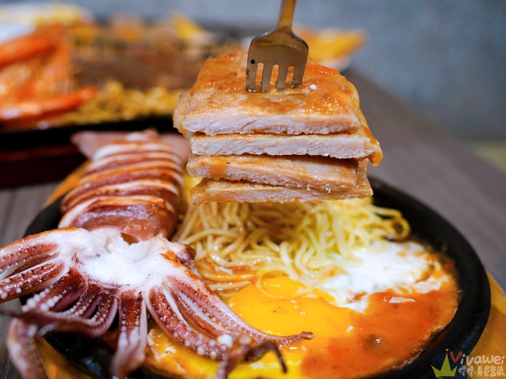 【紅吱吱牛排】平價排餐只要180元起~可免費加麵一次!自助吧享濃湯,爆米花,抹醬吐司,冷熱飲,霜淇淋免費吃到飽!