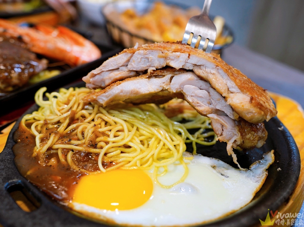 【紅吱吱牛排】平價排餐只要180元起~可免費加麵一次!自助吧享濃湯,爆米花,抹醬吐司,冷熱飲,霜淇淋免費吃到飽!