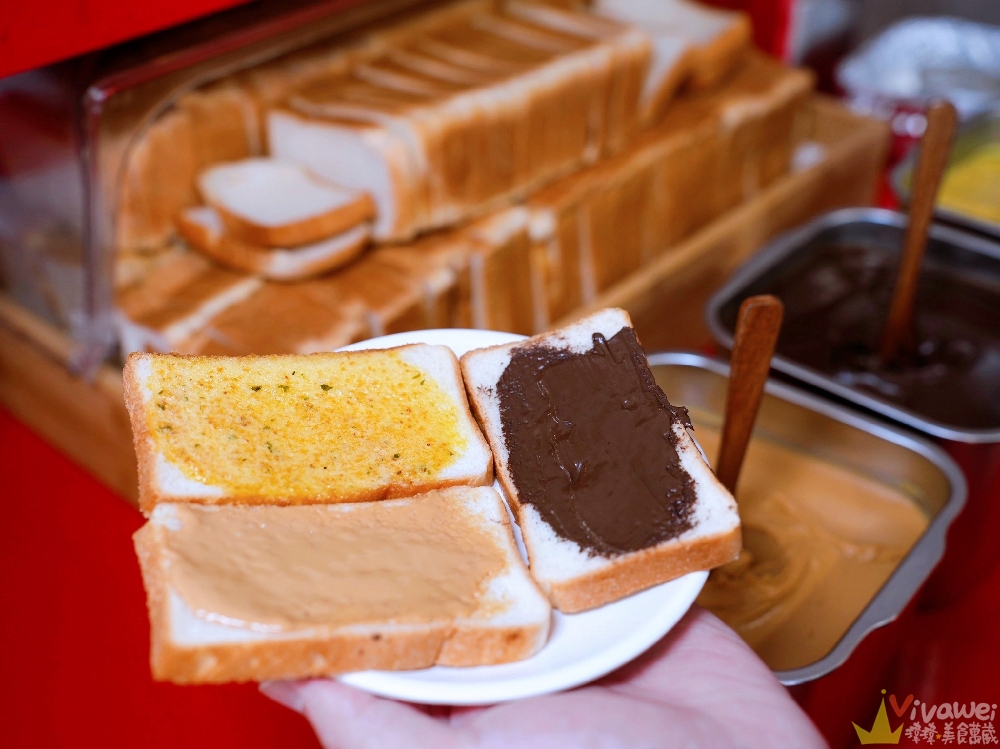 【紅吱吱牛排】平價排餐只要180元起~可免費加麵一次!自助吧享濃湯,爆米花,抹醬吐司,冷熱飲,霜淇淋免費吃到飽!