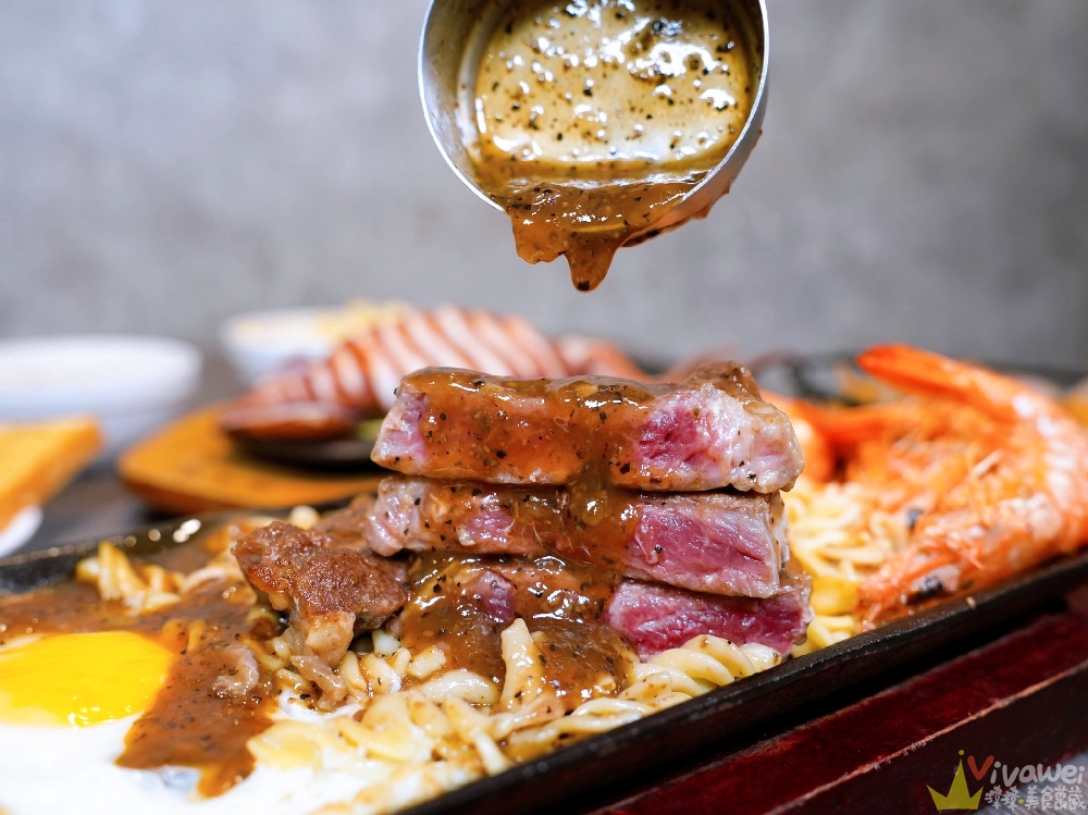 【紅吱吱牛排】平價排餐只要180元起~可免費加麵一次!自助吧享濃湯,爆米花,抹醬吐司,冷熱飲,霜淇淋免費吃到飽!