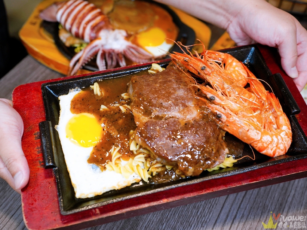 【紅吱吱牛排】平價排餐只要180元起~可免費加麵一次!自助吧享濃湯,爆米花,抹醬吐司,冷熱飲,霜淇淋免費吃到飽!