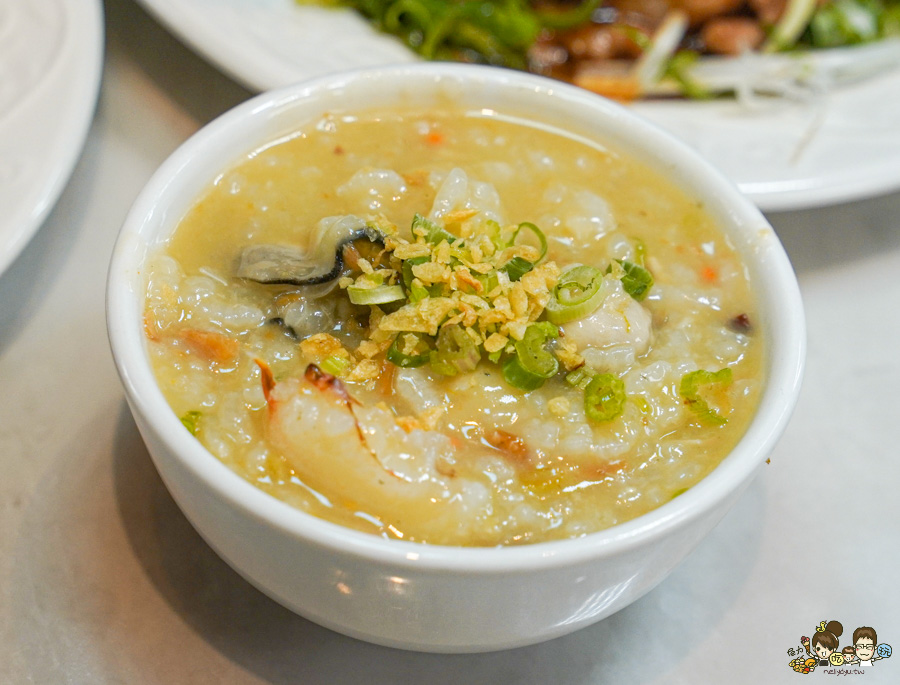 饕客必訪高雄巨蛋商圈 麟粥宮砂鍋粥、活體海鮮鮮甜粥品上桌 X 私房特色料理、高雄巨蛋商圈美食推薦 - 跟著尼力吃喝玩樂＆親子生活