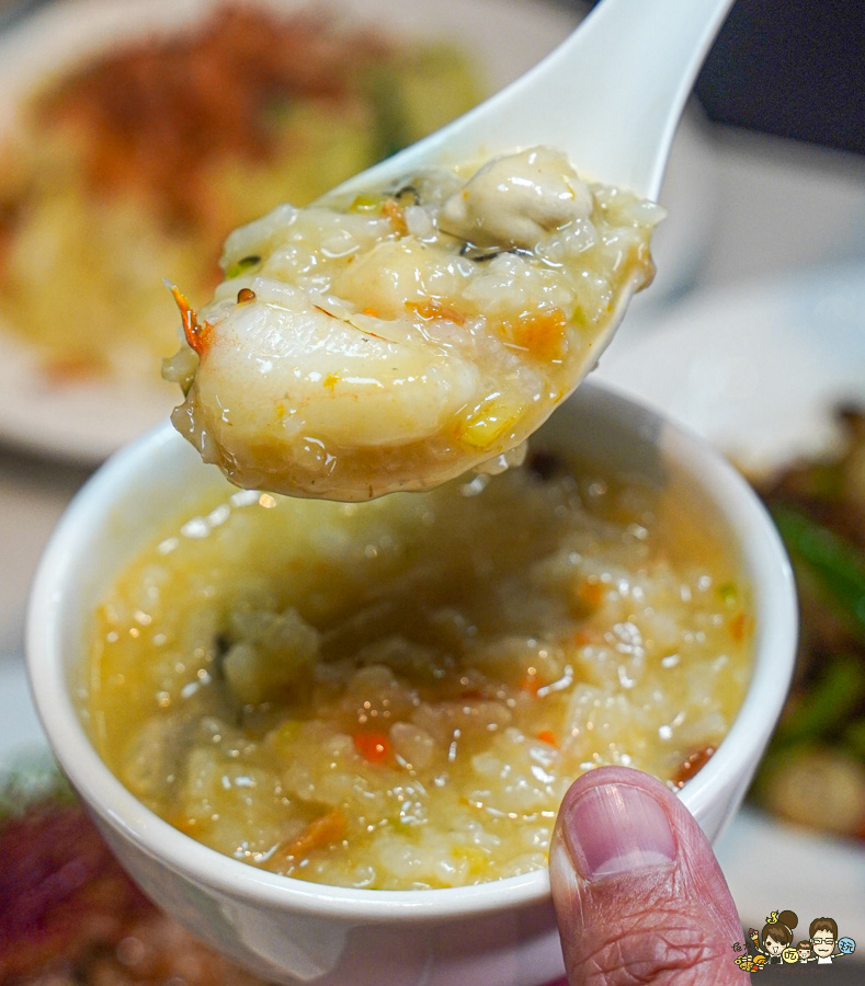 饕客必訪高雄巨蛋商圈 麟粥宮砂鍋粥、活體海鮮鮮甜粥品上桌 X 私房特色料理、高雄巨蛋商圈美食推薦 - 跟著尼力吃喝玩樂＆親子生活