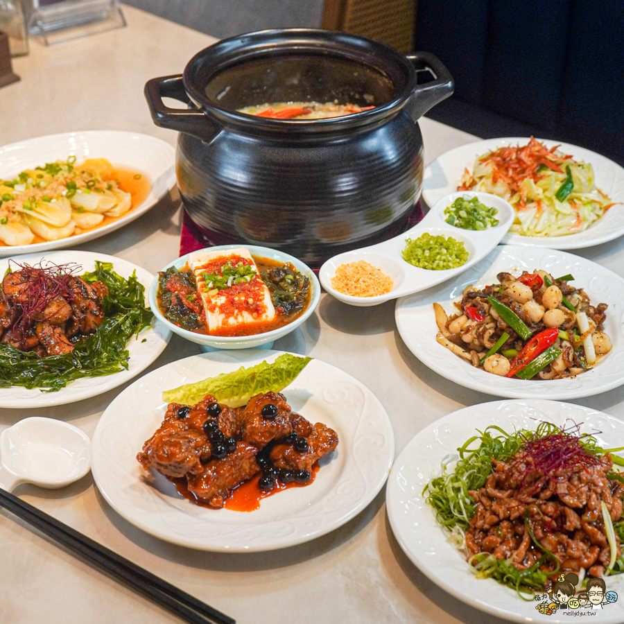 饕客必訪高雄巨蛋商圈 麟粥宮砂鍋粥、活體海鮮鮮甜粥品上桌 X 私房特色料理、高雄巨蛋商圈美食推薦 - 跟著尼力吃喝玩樂＆親子生活
