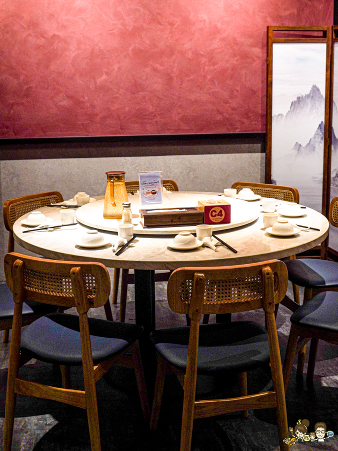 饕客必訪高雄巨蛋商圈 麟粥宮砂鍋粥、活體海鮮鮮甜粥品上桌 X 私房特色料理、高雄巨蛋商圈美食推薦 - 跟著尼力吃喝玩樂＆親子生活