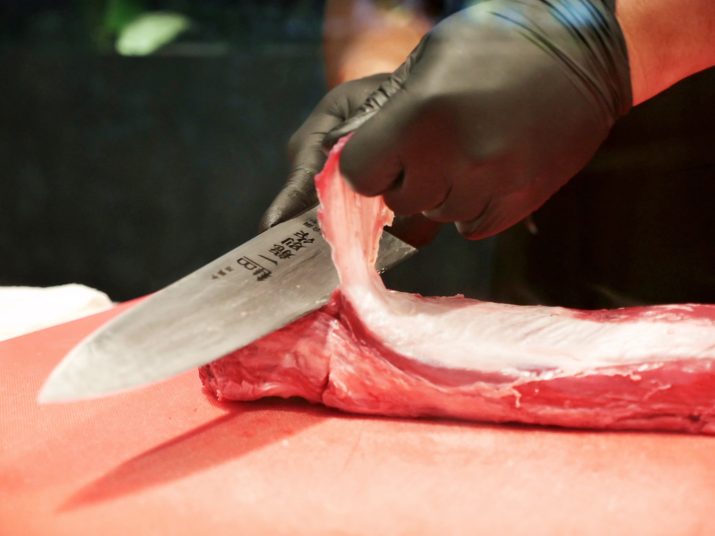 結合手路熱炒的溫體牛火鍋，逆紋手切肉隨便涮幾下就好鮮甜