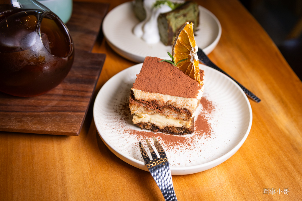 中壢咖啡廳推薦-Mukka cafe-沐卡咖啡，手沖咖啡匠心獨具，咖啡師信手拈來都是讓人回味再三的極品～有自製的美味甜點也有高質感的點心～ @圍事小哥的幸福相框