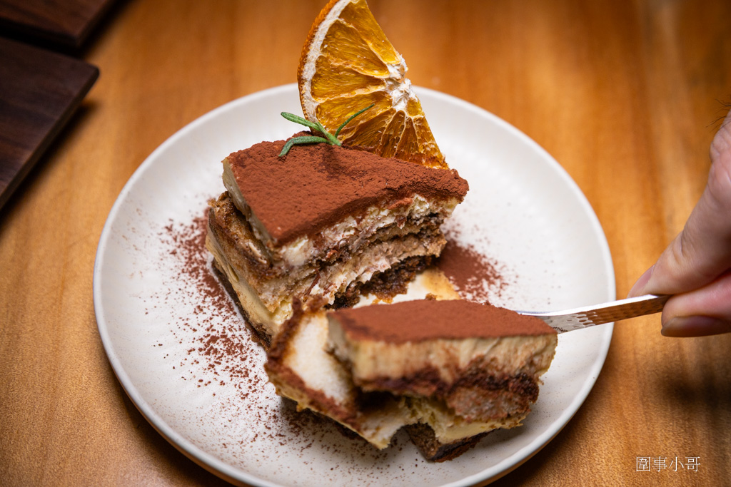 中壢咖啡廳推薦-Mukka cafe-沐卡咖啡，手沖咖啡匠心獨具，咖啡師信手拈來都是讓人回味再三的極品～有自製的美味甜點也有高質感的點心～ @圍事小哥的幸福相框