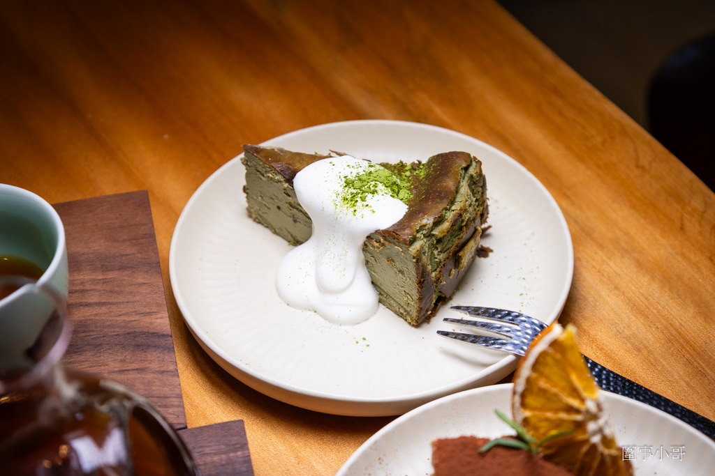 中壢咖啡廳推薦-Mukka cafe-沐卡咖啡，手沖咖啡匠心獨具，咖啡師信手拈來都是讓人回味再三的極品～有自製的美味甜點也有高質感的點心～ @圍事小哥的幸福相框