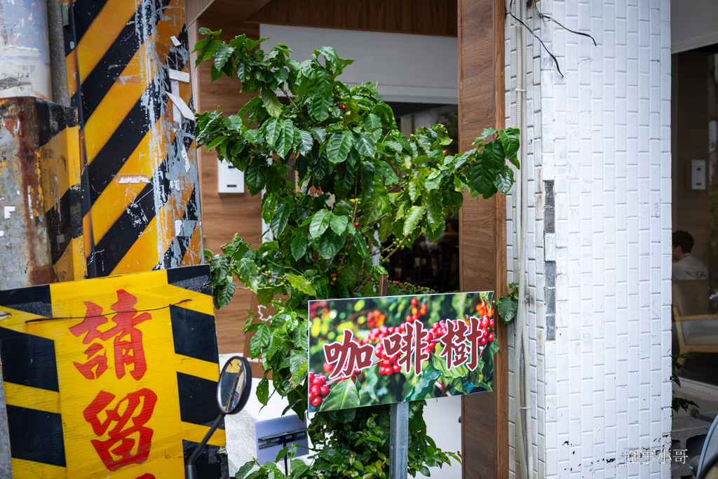 中壢咖啡廳推薦-Mukka cafe-沐卡咖啡，手沖咖啡匠心獨具，咖啡師信手拈來都是讓人回味再三的極品～有自製的美味甜點也有高質感的點心～ @圍事小哥的幸福相框