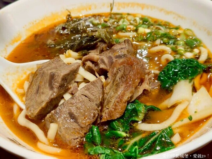 台北市中山區【中山商圈，美食GO !】台灣庶民美食 築間新品牌「麟德殿牛肉麵」開箱  人氣招牌「滿漢五福牛肉麵」，聯手山焙烘焙專門茶飲店 研發25款烘焙茶飲 傳遞「一麵一茶」的嶄新體驗 愛就GO!