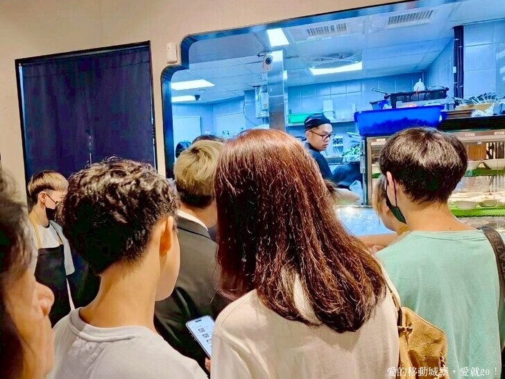 台北市中山區【中山商圈，美食GO !】台灣庶民美食 築間新品牌「麟德殿牛肉麵」開箱  人氣招牌「滿漢五福牛肉麵」，聯手山焙烘焙專門茶飲店 研發25款烘焙茶飲 傳遞「一麵一茶」的嶄新體驗 愛就GO!