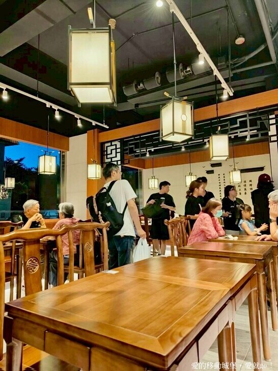 台北市中山區【中山商圈，美食GO !】台灣庶民美食 築間新品牌「麟德殿牛肉麵」開箱  人氣招牌「滿漢五福牛肉麵」，聯手山焙烘焙專門茶飲店 研發25款烘焙茶飲 傳遞「一麵一茶」的嶄新體驗 愛就GO!