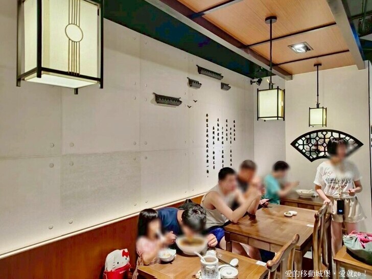 台北市中山區【中山商圈，美食GO !】台灣庶民美食 築間新品牌「麟德殿牛肉麵」開箱  人氣招牌「滿漢五福牛肉麵」，聯手山焙烘焙專門茶飲店 研發25款烘焙茶飲 傳遞「一麵一茶」的嶄新體驗 愛就GO!