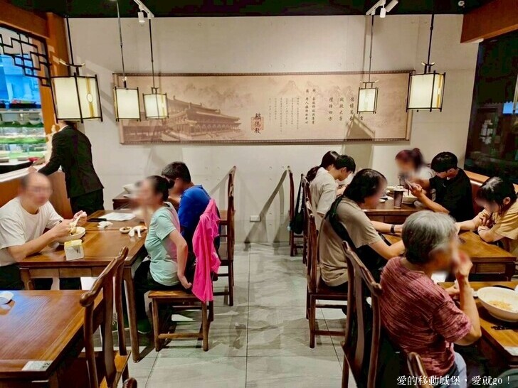 台北市中山區【中山商圈，美食GO !】台灣庶民美食 築間新品牌「麟德殿牛肉麵」開箱  人氣招牌「滿漢五福牛肉麵」，聯手山焙烘焙專門茶飲店 研發25款烘焙茶飲 傳遞「一麵一茶」的嶄新體驗 愛就GO!
