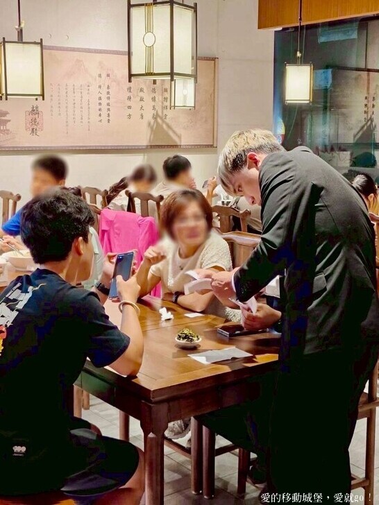 台北市中山區【中山商圈，美食GO !】台灣庶民美食 築間新品牌「麟德殿牛肉麵」開箱  人氣招牌「滿漢五福牛肉麵」，聯手山焙烘焙專門茶飲店 研發25款烘焙茶飲 傳遞「一麵一茶」的嶄新體驗 愛就GO!