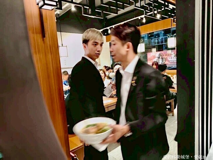 台北市中山區【中山商圈，美食GO !】台灣庶民美食 築間新品牌「麟德殿牛肉麵」開箱  人氣招牌「滿漢五福牛肉麵」，聯手山焙烘焙專門茶飲店 研發25款烘焙茶飲 傳遞「一麵一茶」的嶄新體驗 愛就GO!