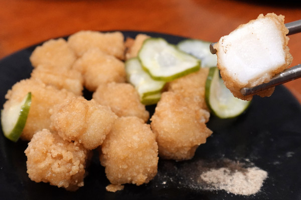 新北市林口區三井OUTLET裡吃不飽、吃不爽?旁邊的這間古早味小吃給你超值滿足,連小孩都吃得乖乖的老伙計黑金滷肉飯.鹹粥.米粉湯