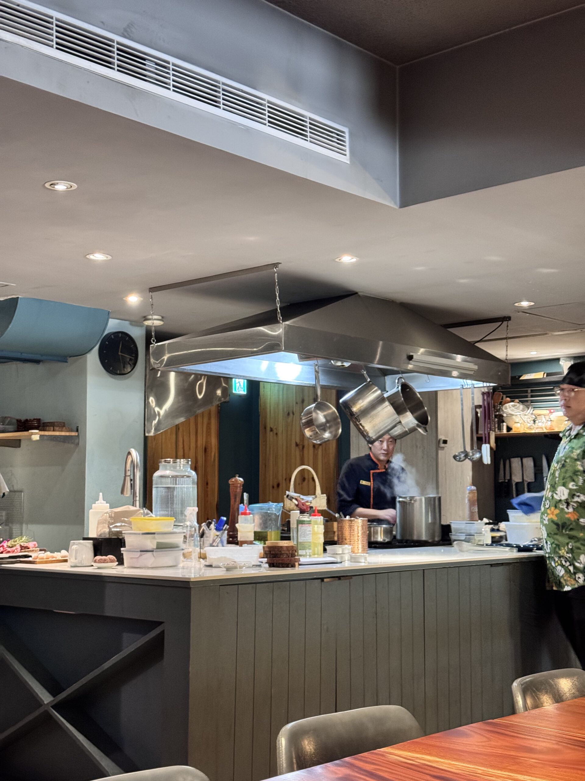 全台唯一鐵板火焰秀！台北【KameKona 夏威夷鐵板燒】生日聚餐推薦 - 雁雁｜美食 旅遊 生活娛樂