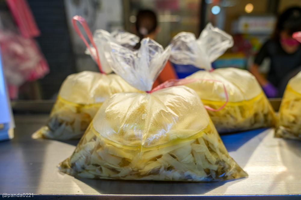 桃園中壢|雞霸分-甘蔗雞、鹹水雞(內壢店).內壢市場超人氣雞肉,半隻整隻想吃就買!