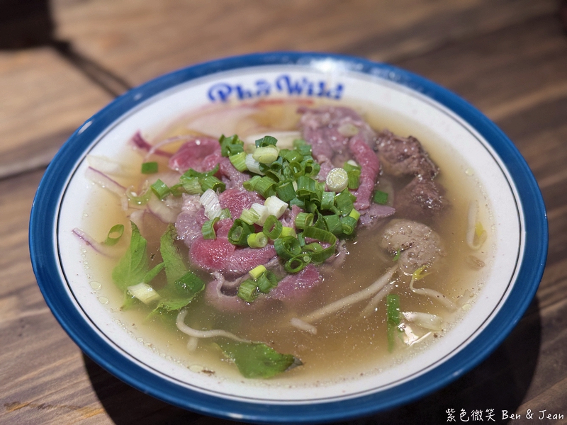 羅東美食新亮點!Phở Wild越式生牛肉河粉,道地越南風酥脆越式法國麵包。