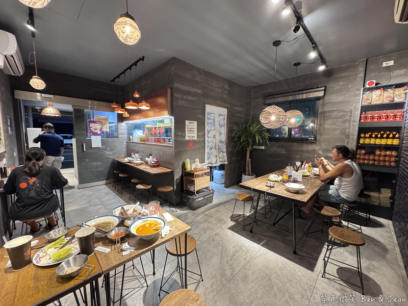 羅東美食新亮點!Phở Wild越式生牛肉河粉,道地越南風酥脆越式法國麵包。