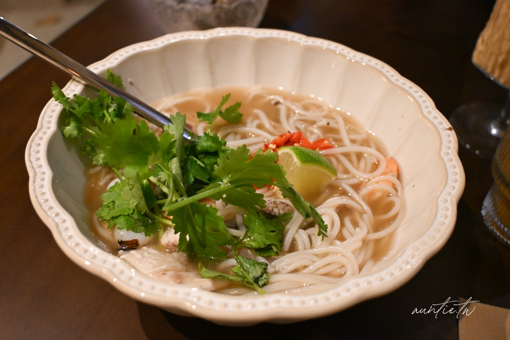 忠孝新生站咖啡廳新開店！BéVive越式咖啡廳，特色雞蛋咖啡、河粉必吃。