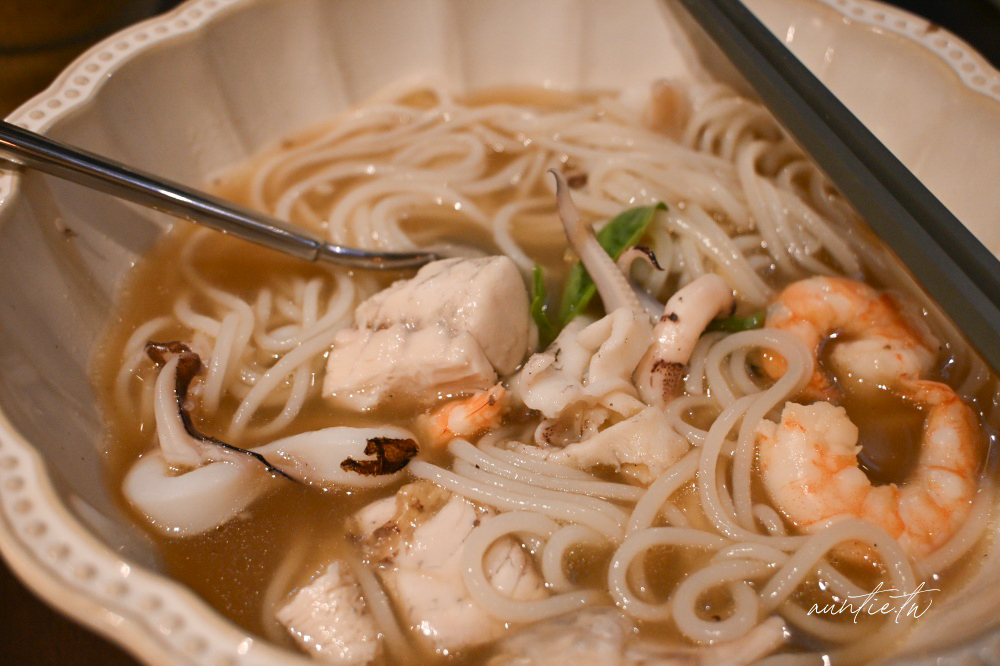 忠孝新生站咖啡廳新開店！BéVive越式咖啡廳，特色雞蛋咖啡、河粉必吃。