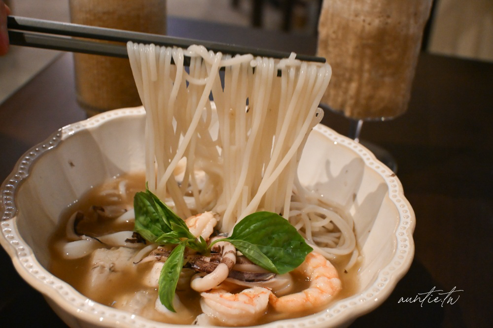 忠孝新生站咖啡廳新開店！BéVive越式咖啡廳，特色雞蛋咖啡、河粉必吃。