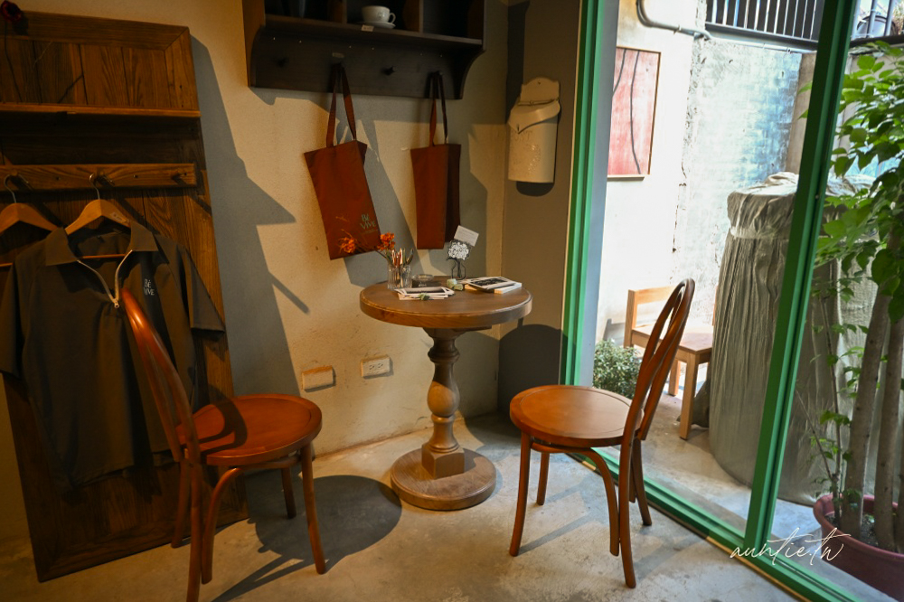 忠孝新生站咖啡廳新開店！BéVive越式咖啡廳，特色雞蛋咖啡、河粉必吃。