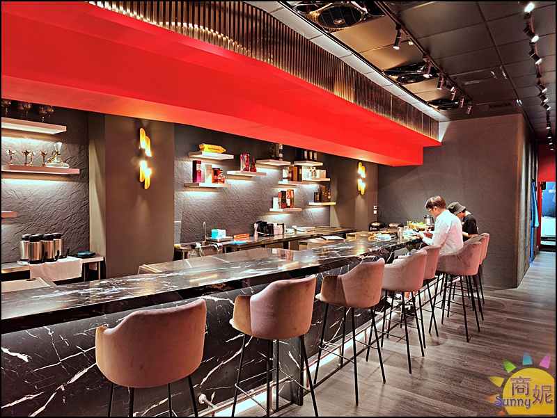 台中唯一正宗韓式炭烤鰻魚！專人代烤、小菜湯品生菜無限續，澎湃鰻魚套餐CP值超高-商妮吃喝遊樂