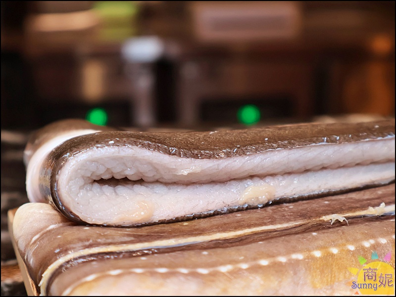 台中唯一正宗韓式炭烤鰻魚！專人代烤、小菜湯品生菜無限續，澎湃鰻魚套餐CP值超高-商妮吃喝遊樂