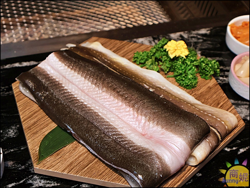 台中唯一正宗韓式炭烤鰻魚！專人代烤、小菜湯品生菜無限續，澎湃鰻魚套餐CP值超高-商妮吃喝遊樂