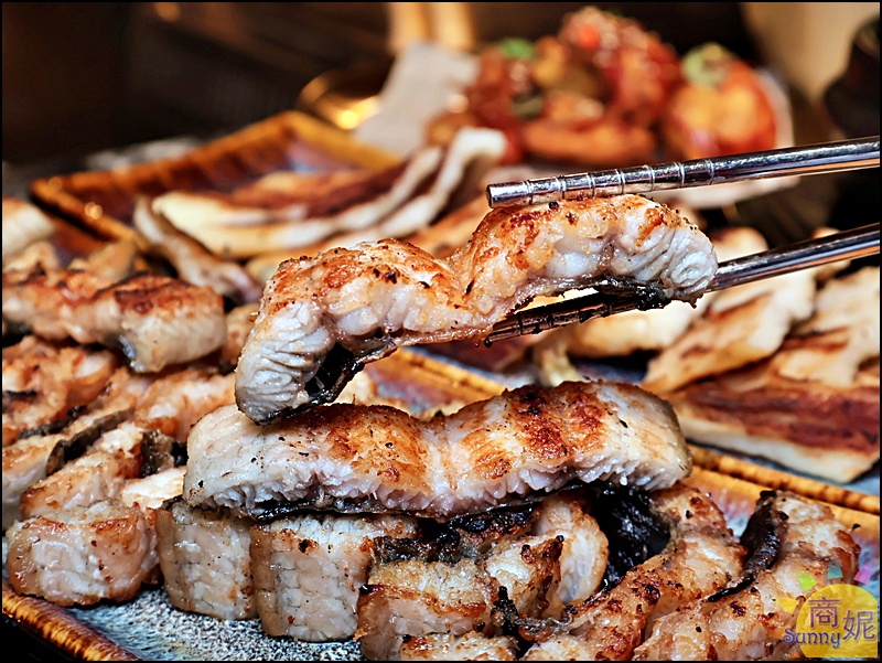 台中唯一正宗韓式炭烤鰻魚！專人代烤、小菜湯品生菜無限續，澎湃鰻魚套餐CP值超高-商妮吃喝遊樂