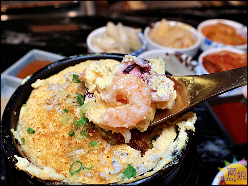 台中唯一正宗韓式炭烤鰻魚！專人代烤、小菜湯品生菜無限續，澎湃鰻魚套餐CP值超高-商妮吃喝遊樂