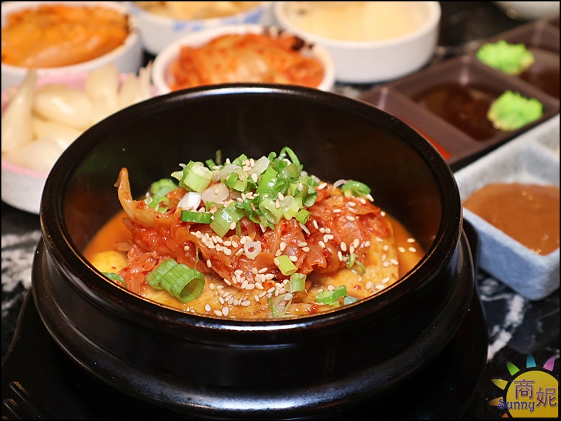 台中唯一正宗韓式炭烤鰻魚！專人代烤、小菜湯品生菜無限續，澎湃鰻魚套餐CP值超高-商妮吃喝遊樂