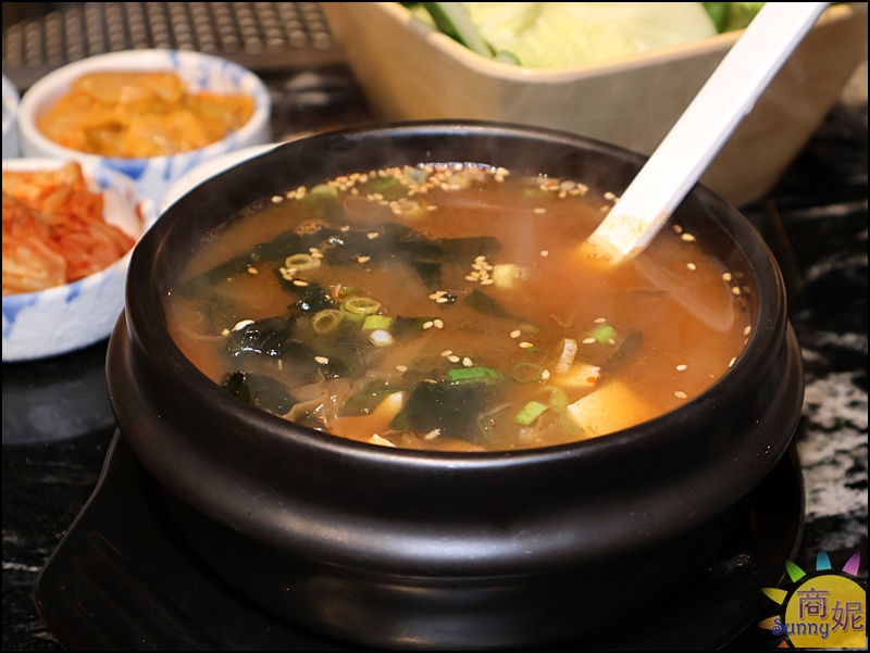 台中唯一正宗韓式炭烤鰻魚！專人代烤、小菜湯品生菜無限續，澎湃鰻魚套餐CP值超高-商妮吃喝遊樂